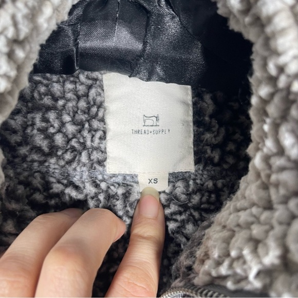 Thread + Supply Anthropologie Womens XS Gray White Soft Fuzzy Fleece Zip Vest - Picture 8 of 11